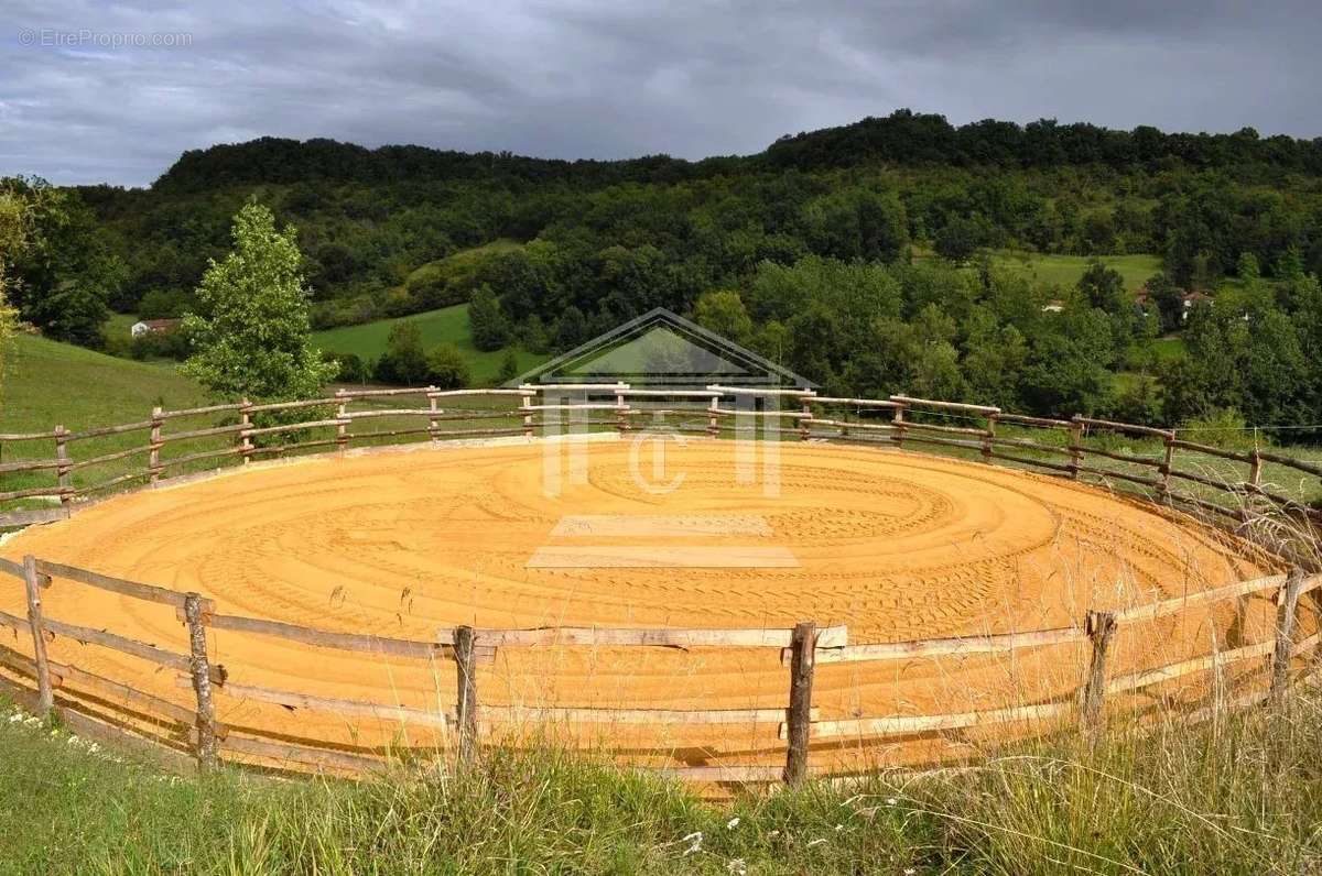 Maison à SAINT-URCISSE