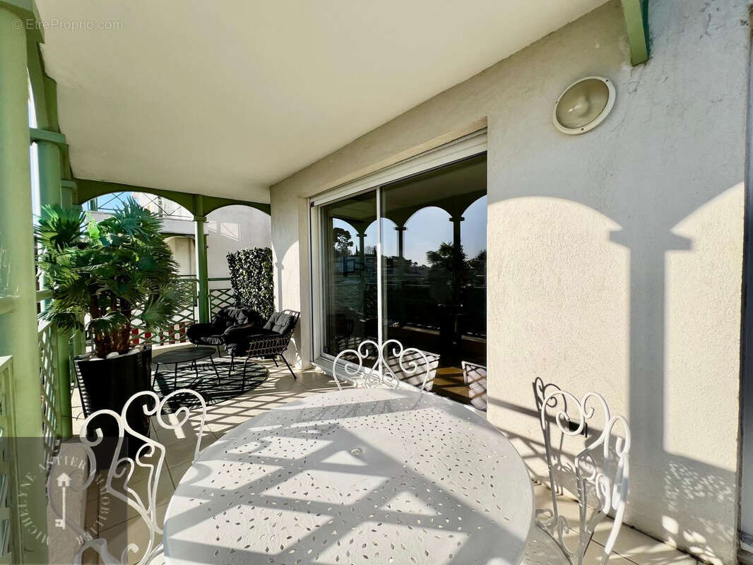 Appartement à SAINT-LAURENT-DU-VAR