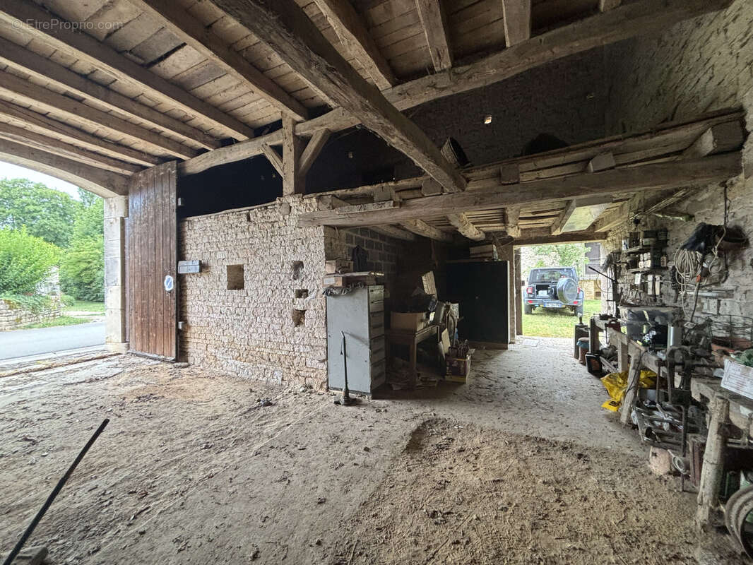 Maison à MONTLIOT-ET-COURCELLES