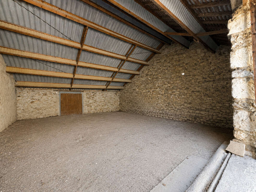 Ensemble immobilier avec dépendances sur plus de 12 000 m2 - photo 19