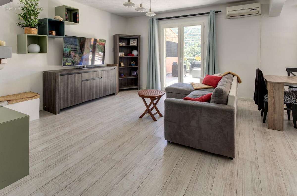 Maison de caractère de 175 m² avec appartement indépendant, jardin, jacuzzi et garage – carros village - photo 4