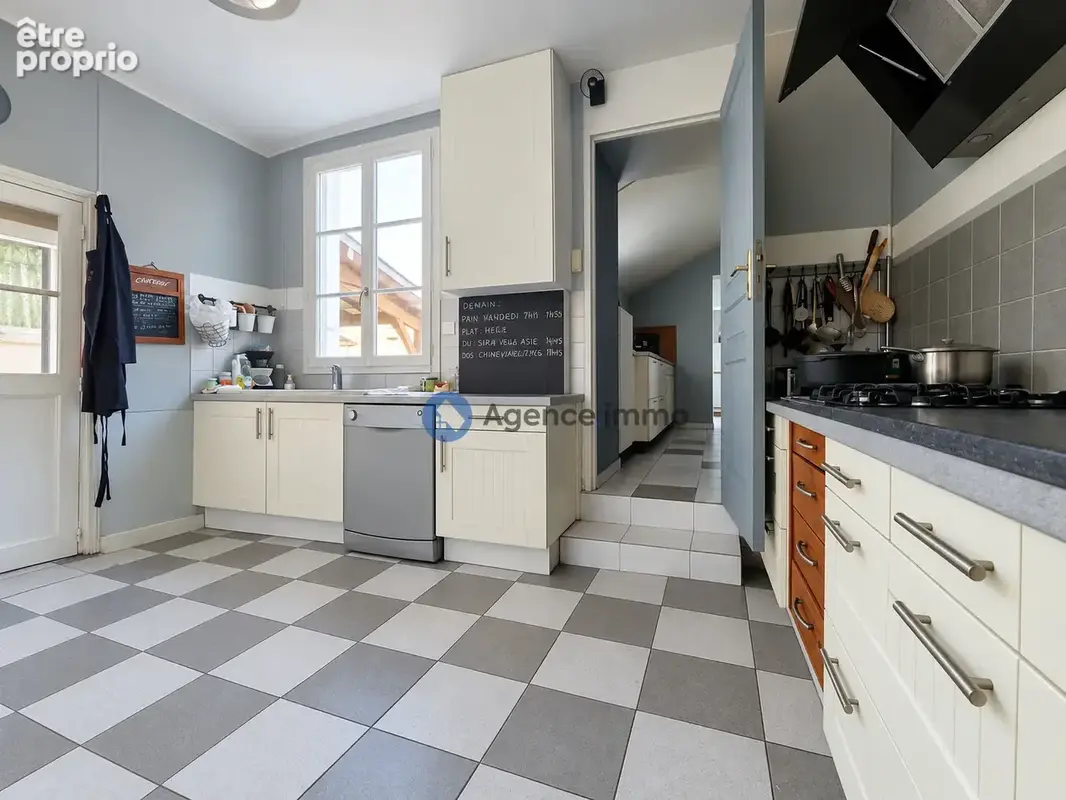 Maison 7 pièces 227 m² à vendre à Breches (37330) - photo 4