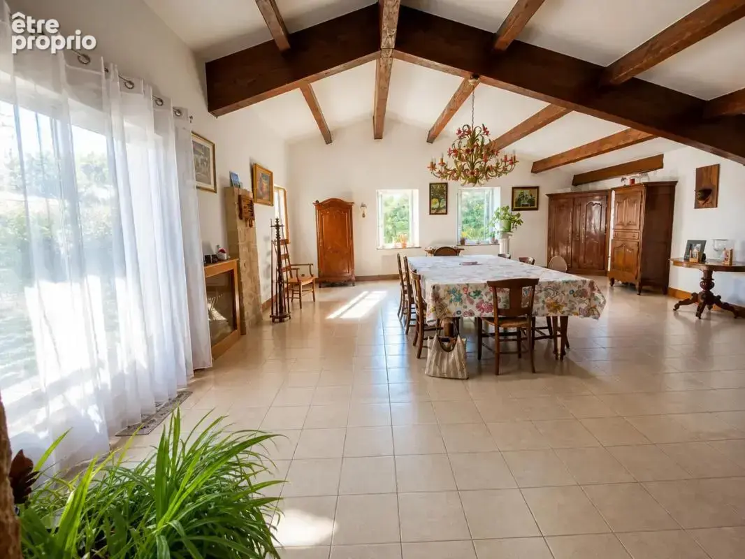 Maison de 7 pièces, 5 chambres, 234 m2 à Villefagnan - photo 4