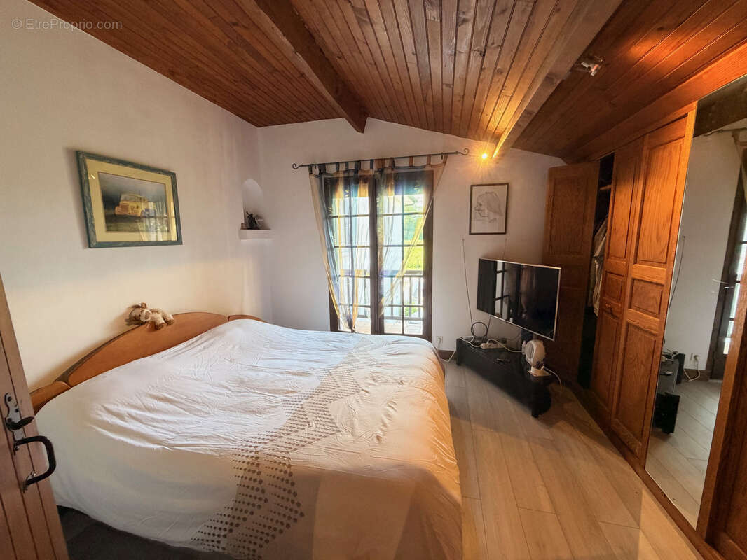 Maison à CHIS