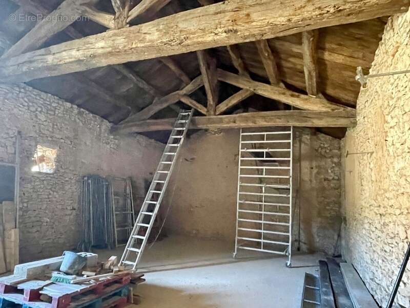 Maison à LAGARDE-D'APT