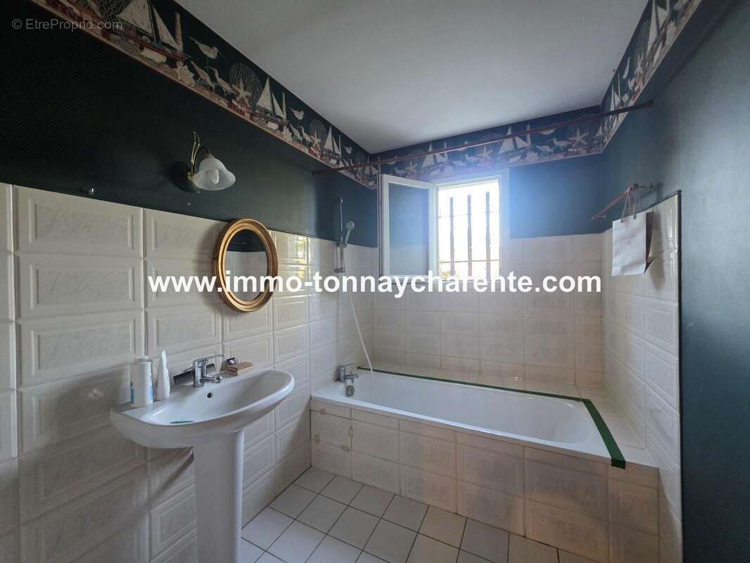 Maison à SAINT-LAURENT-DE-LA-PREE