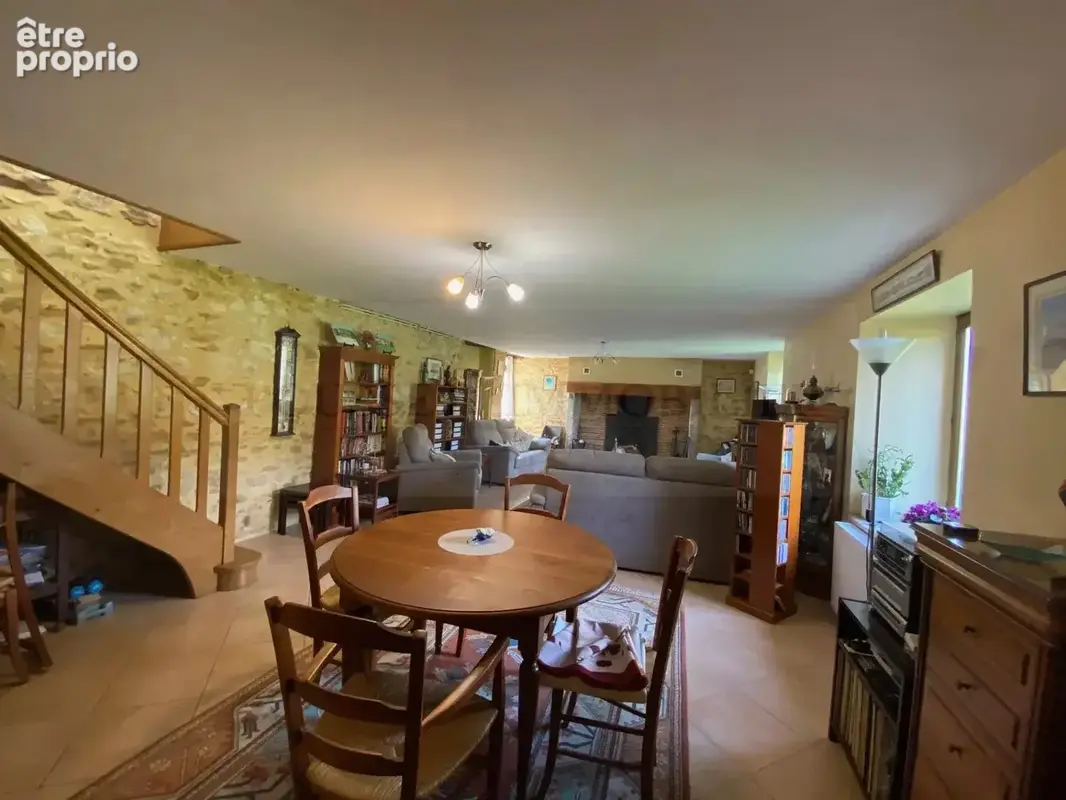 Superbe ensemble en pîerre avec piscine et dépendances au bord du Lot - photo 16
