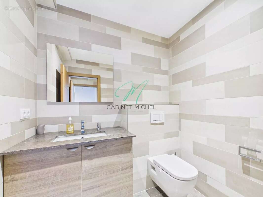 Maison à ROQUEFORT-LES-PINS