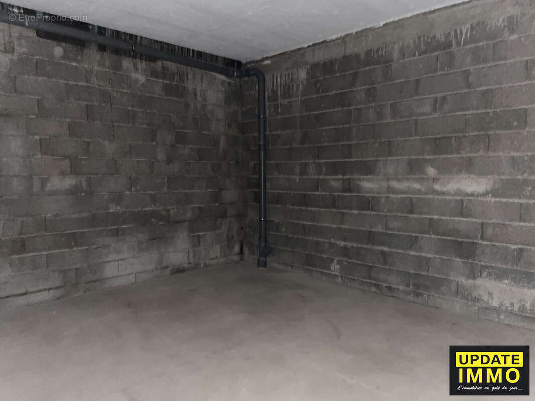 Commerce à CONTREXEVILLE