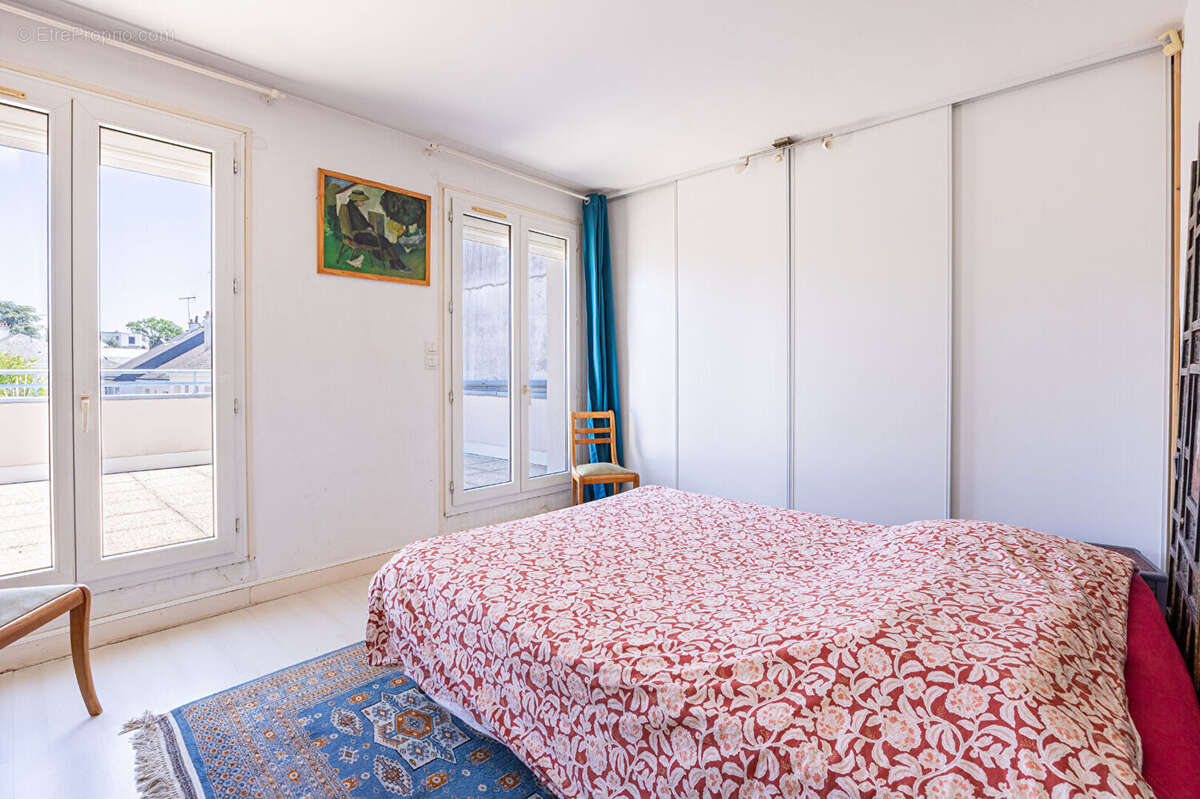 BOUVARDIERE - Maison familiale de 202m² avec jardin et garage - photo 7