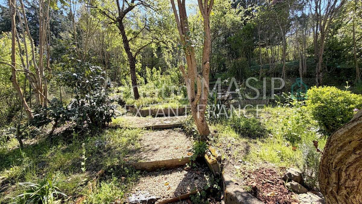 Pavillon de plain pied renove 64m² hab, jardin, terrasse, garage, cave, atelier, proche commodites - photo 4