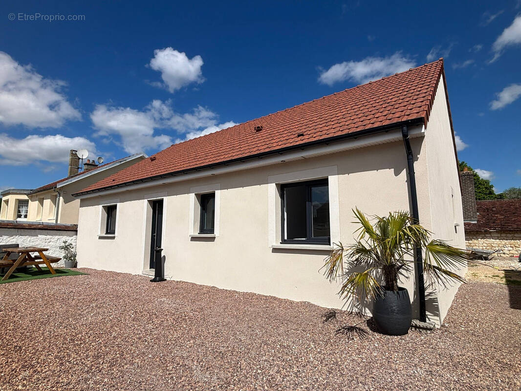 Maison à ESTISSAC