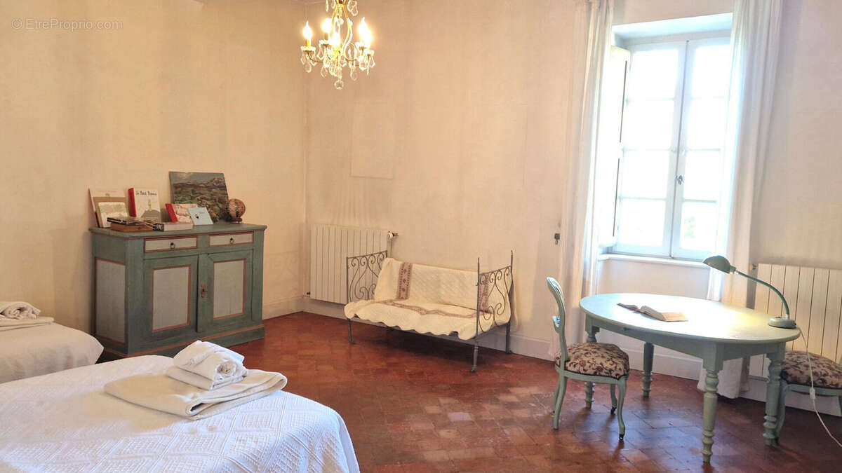 Maison à SAINTE-CECILE-LES-VIGNES