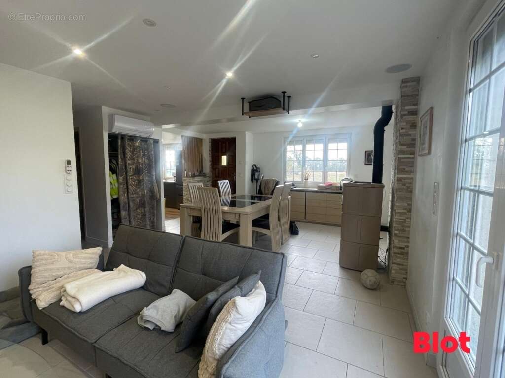 Maison à ARGENTRE-DU-PLESSIS