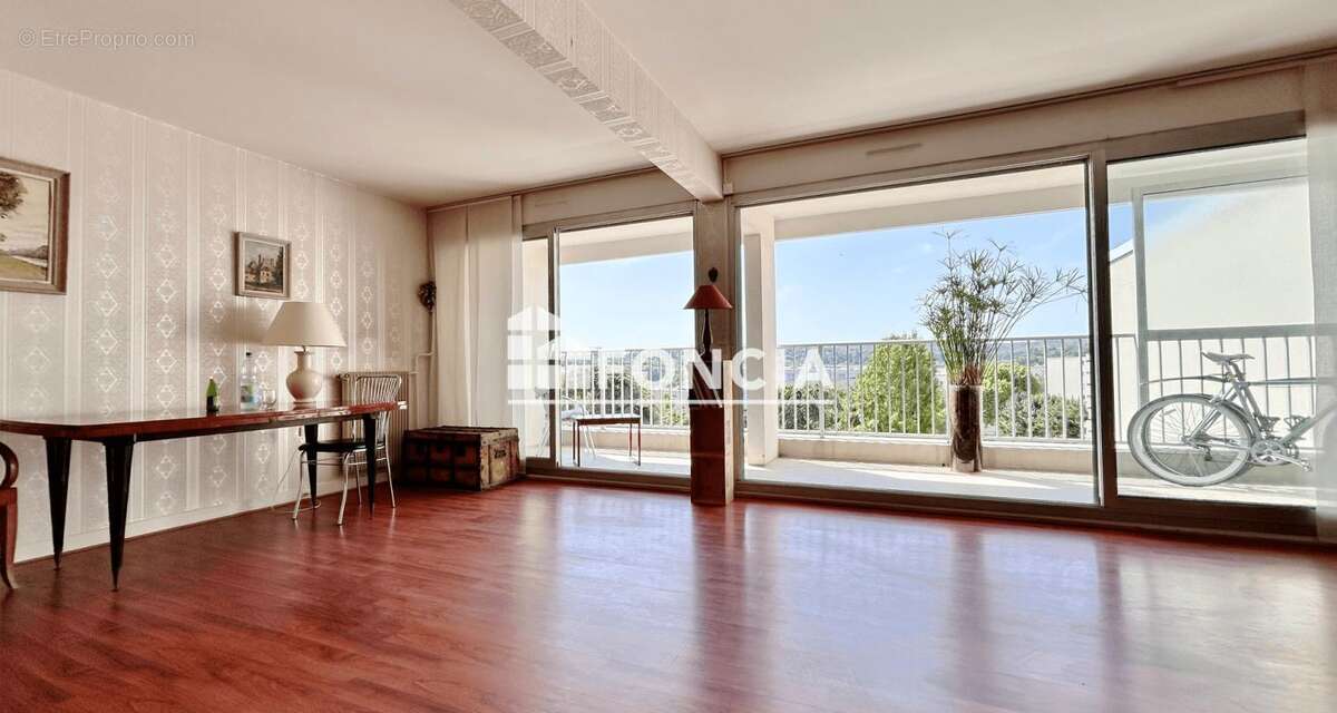 Dernier etage et proche toutes commodites - photo 3
