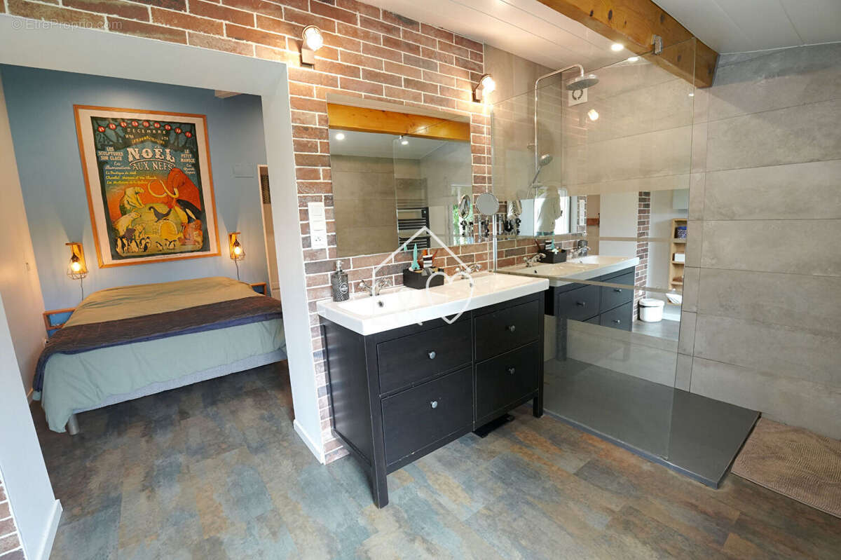 Maison à SAINT-MARTIN-DES-NOYERS