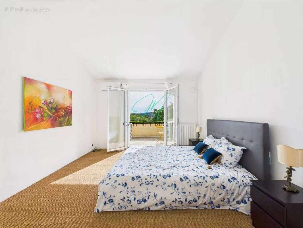 Maison à ROQUEFORT-LES-PINS