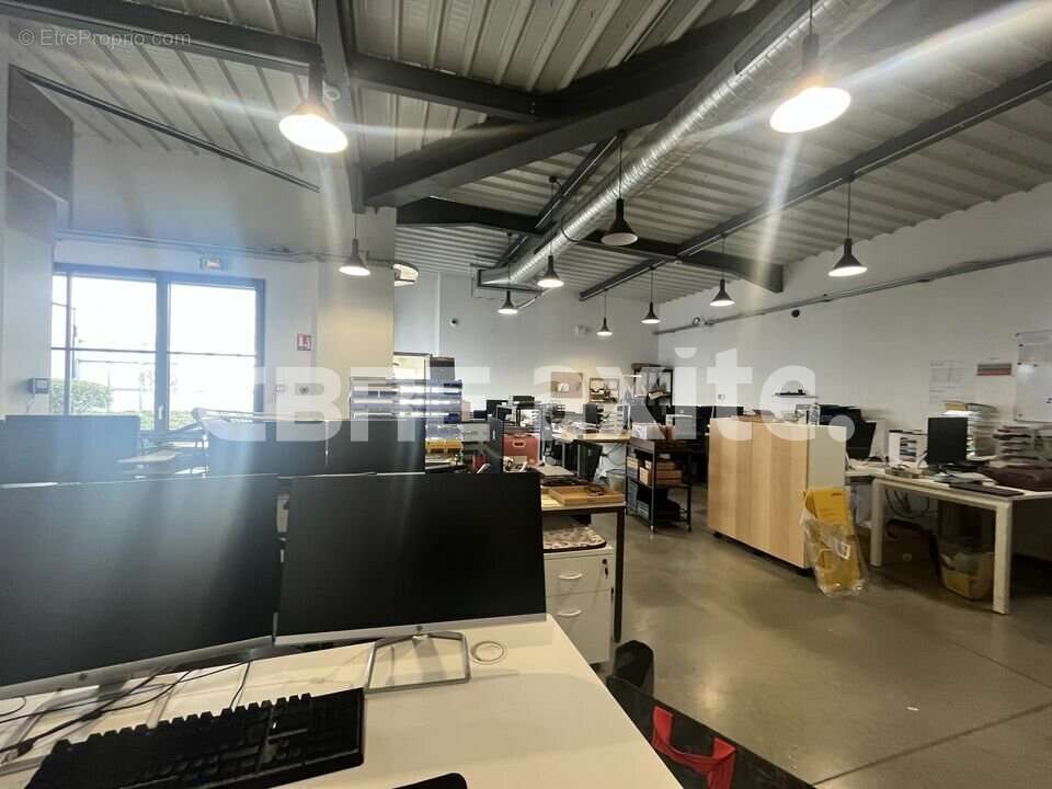 436 m² à Bourg-Les-Valence  - photo 5