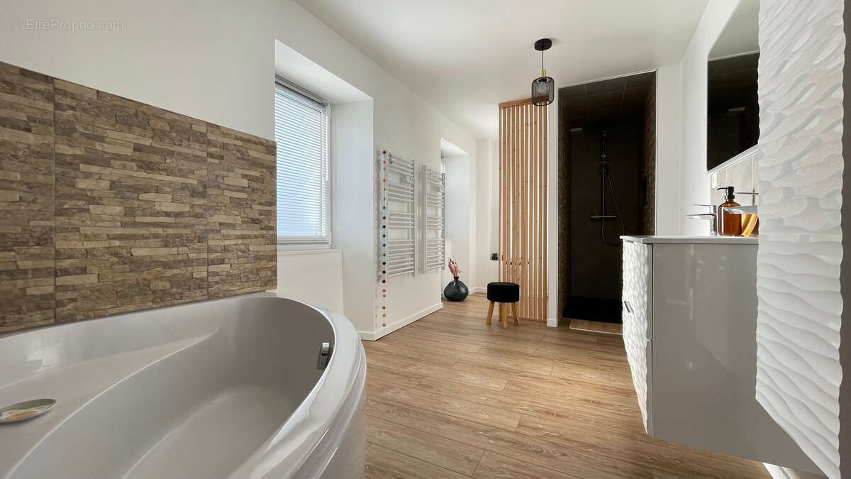 Maison à LE RELECQ-KERHUON