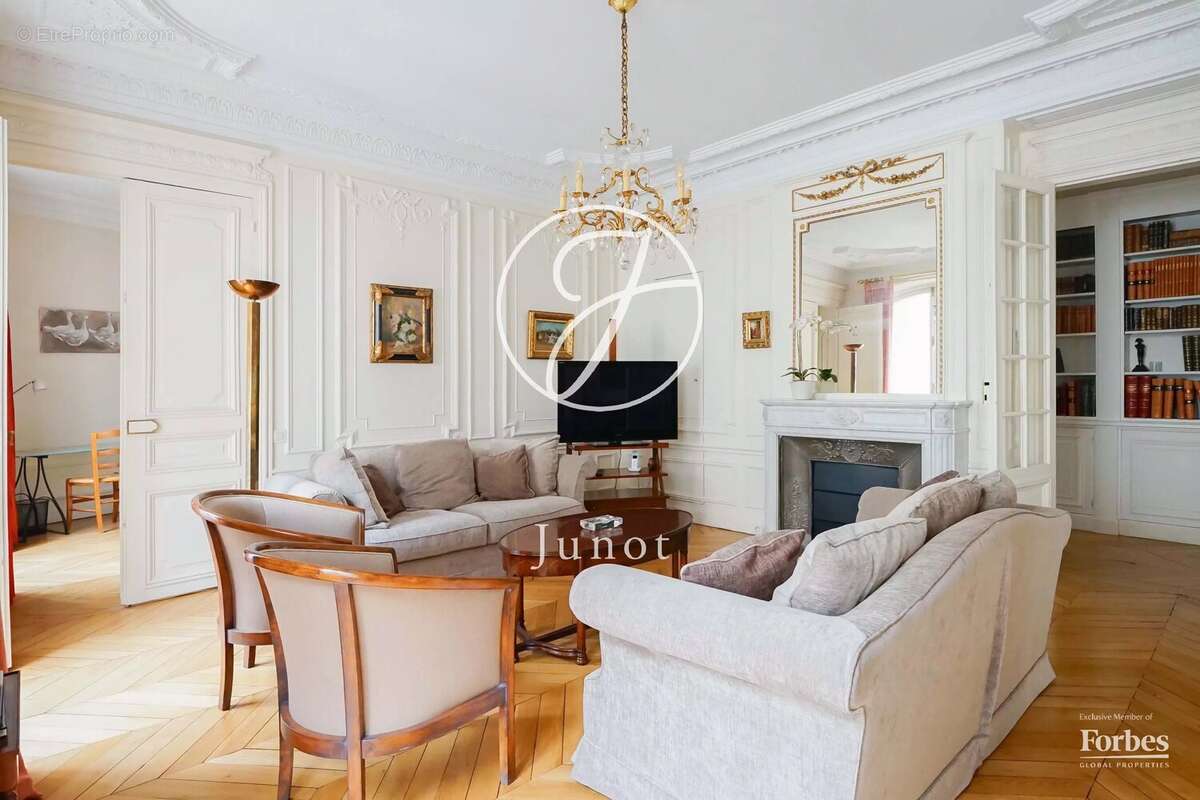 Appartement à PARIS-7E