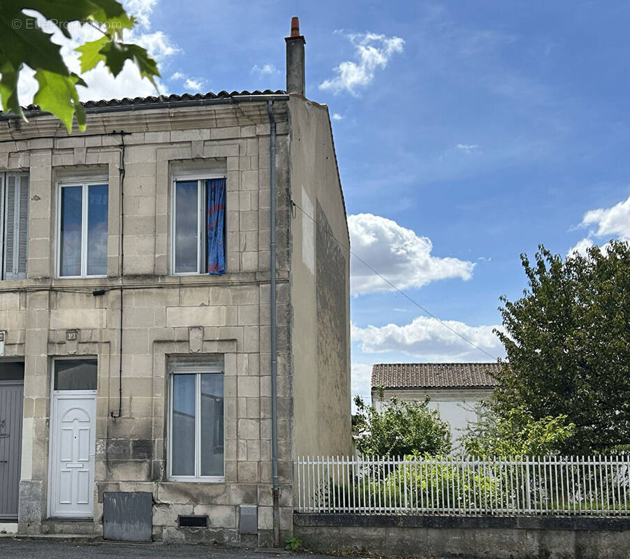 Maison à SAINT-JEAN-D'ANGELY