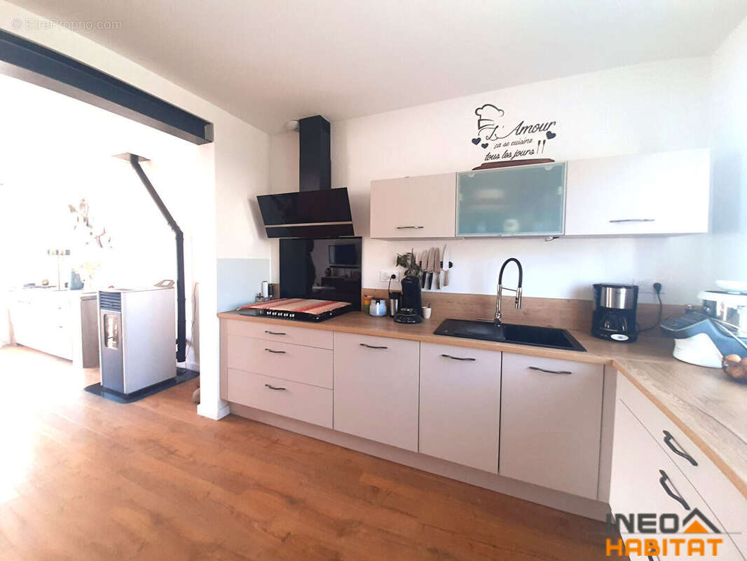 Maison à MONTREUIL-LE-GAST