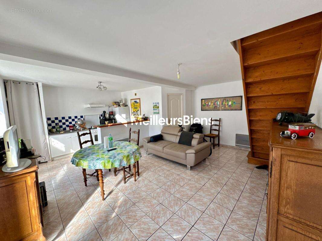 Maison à SAINT-GEORGES-BUTTAVENT