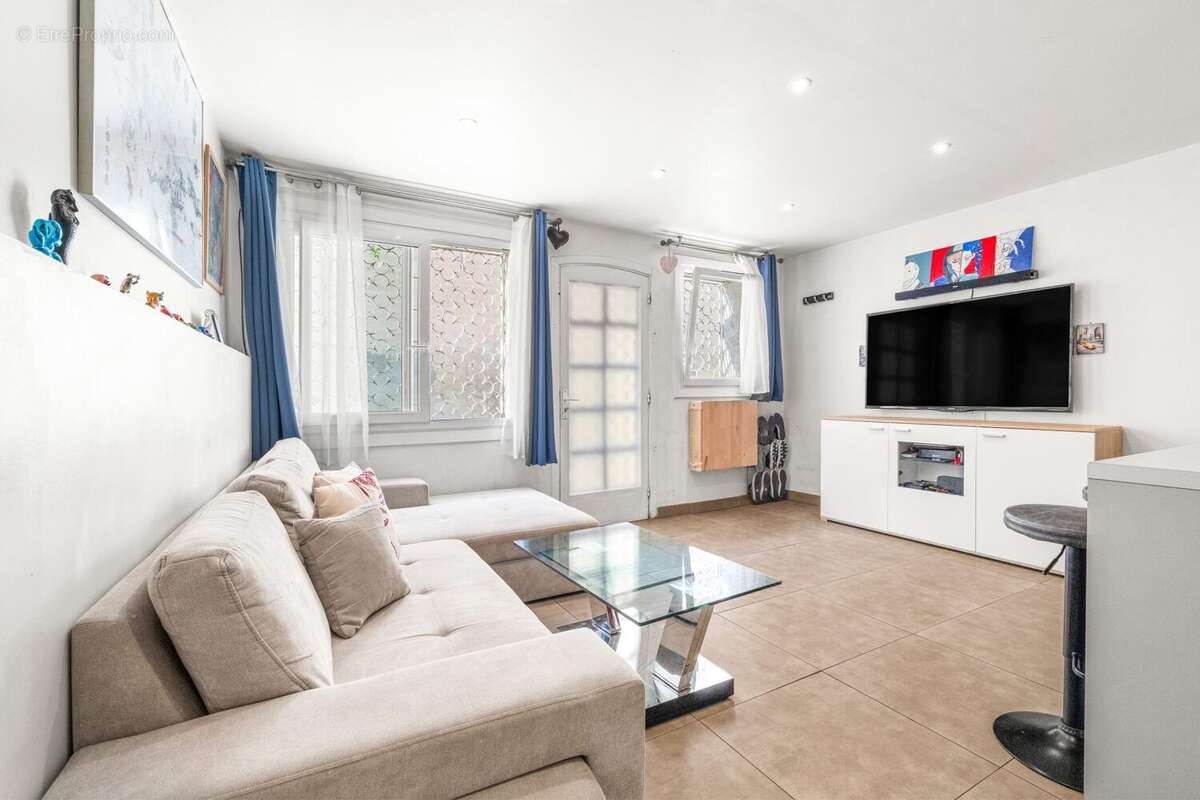 Maison 67 m² à Saint-Laurent-Du-Var  - photo 7