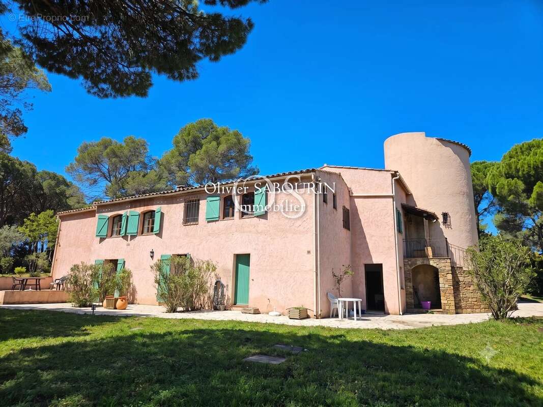 Maison à ROQUEBRUNE-SUR-ARGENS