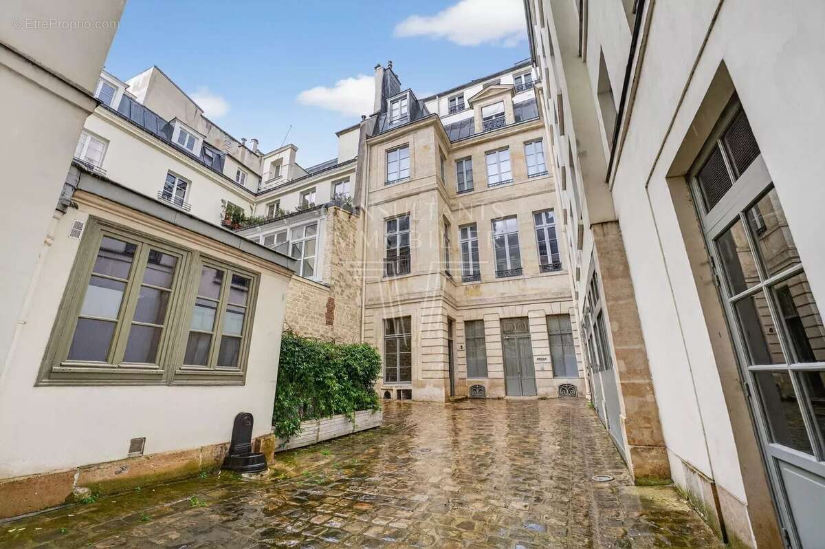 Appartement à PARIS-2E