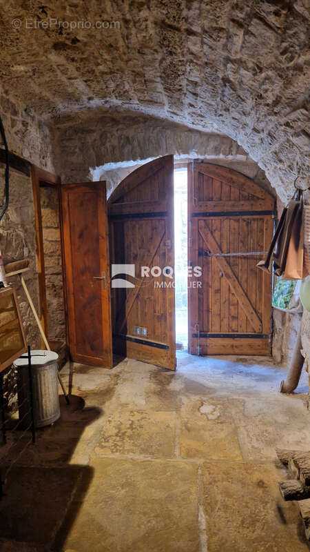 Au pied du Larzac méridional, dans superbe village, maison de village en pierre rénovée 69 m2 habitables, cave - photo 21