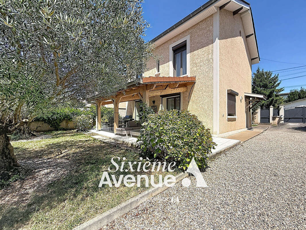 Maison Vaulx En Velin 4 pièce(s) 108 m2 - photo 2