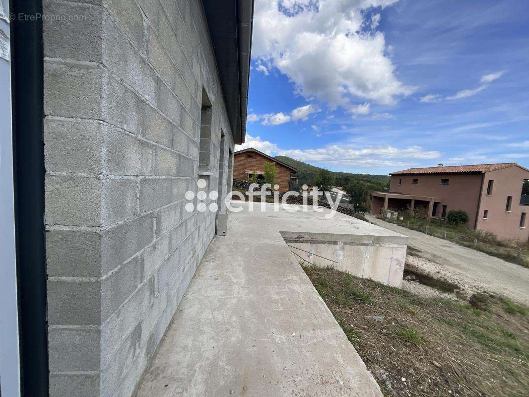 Maison à CREYSSEILLES