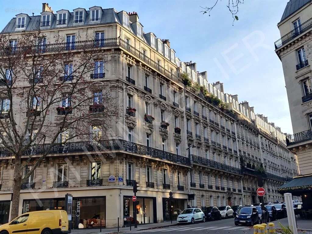 Appartement à PARIS-8E