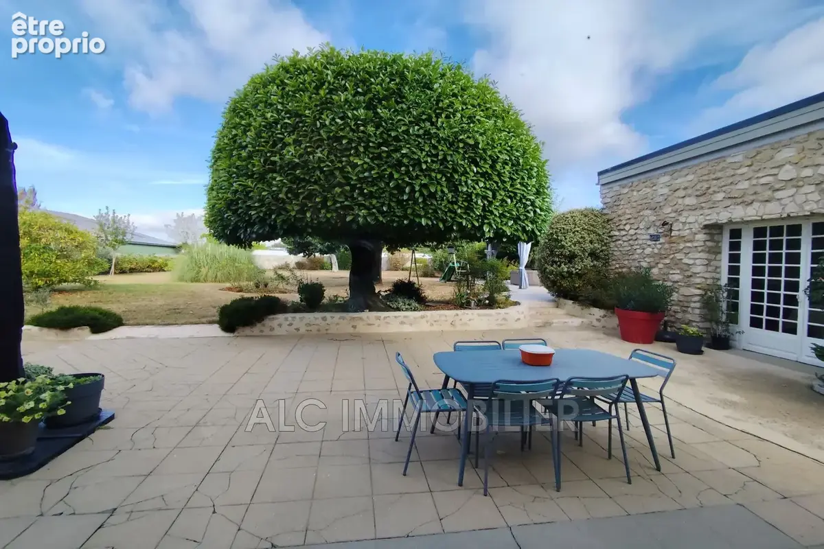 Maison 253 m² à Marolles-Les-Braults  - photo 2