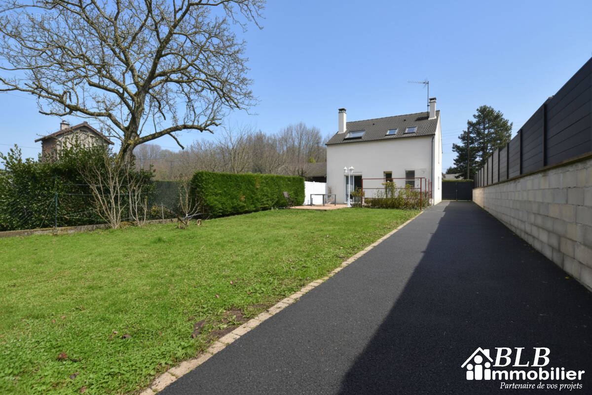 Maison à LES ESSARTS-LE-ROI