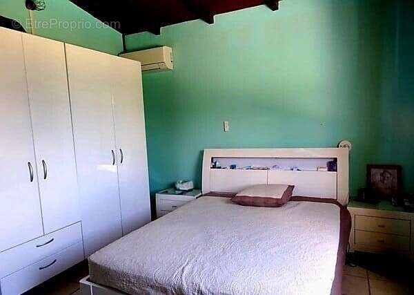 Maison quasi autonome ideale famille + appartement sur St François 779000 euros - photo 10