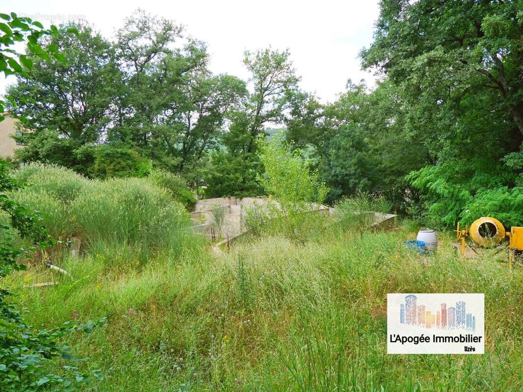 Terrain à UZES