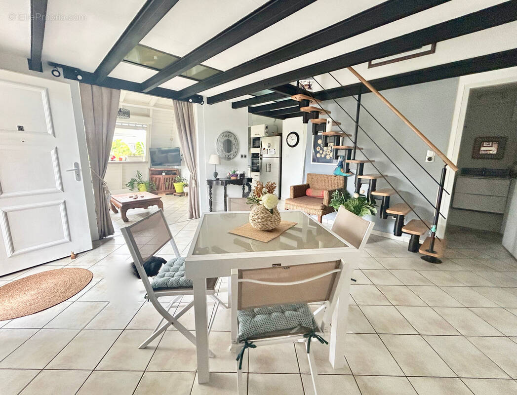 Appartement à BAIE-MAHAULT