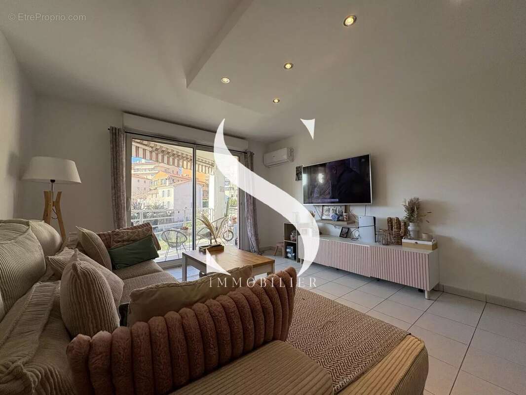 Appartement à VALLAURIS