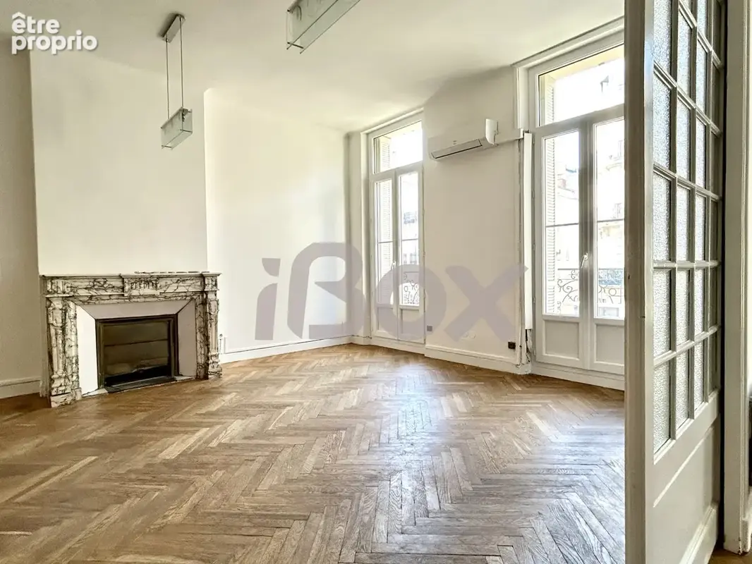 Toulon haute ville appartement haussmannien lumineux 160m2 ascenseur cave chambre de bonne - photo 2