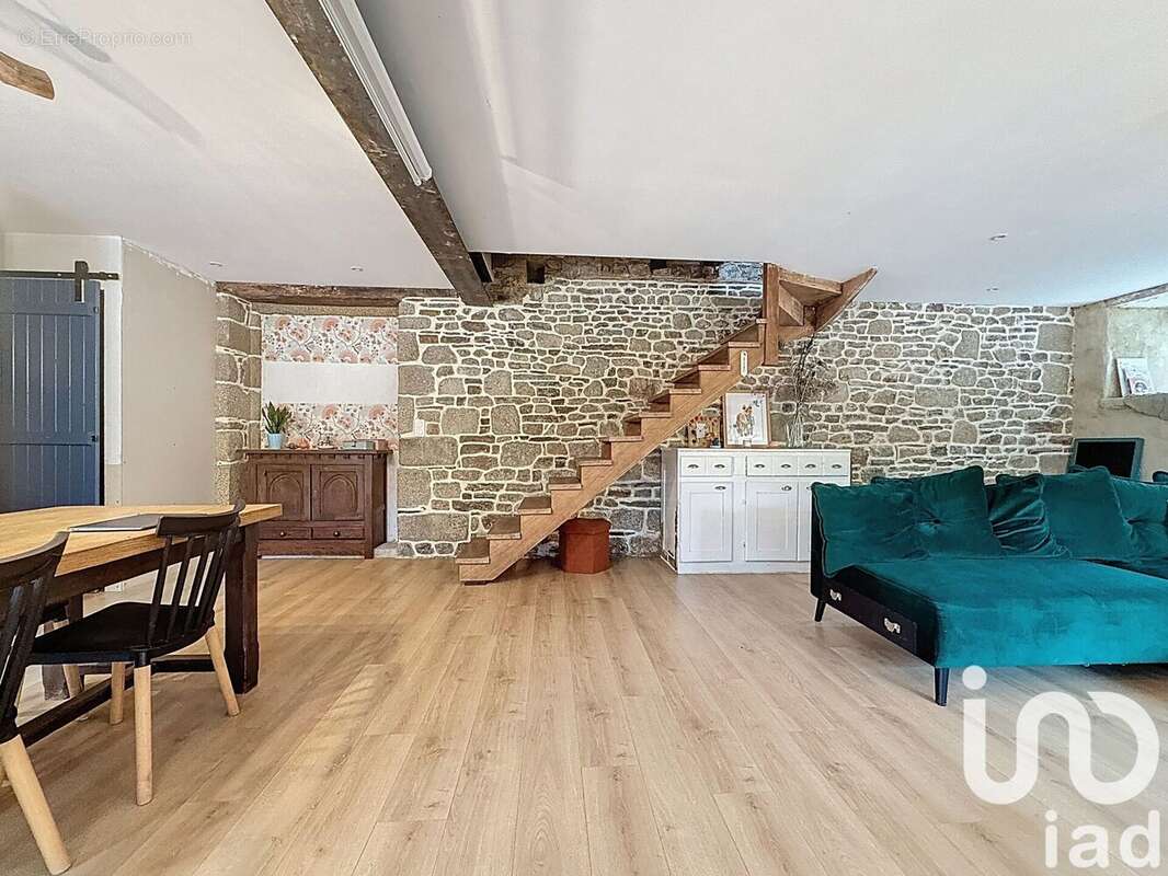 Photo 2 - Maison à BAZOUGES-LA-PEROUSE