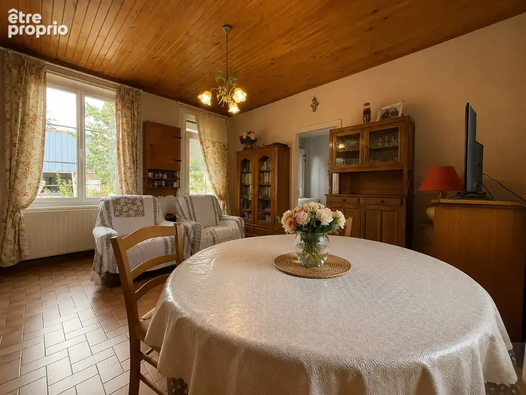 Becquigny - ancien corps de ferme - maison - dependances - jardin - vivable de plain pied - photo 3