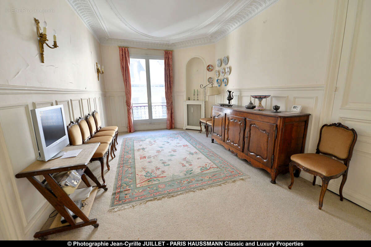 Appartement à PARIS-8E