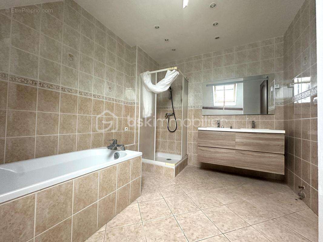 Maison à VILLENEUVE-LA-GUYARD