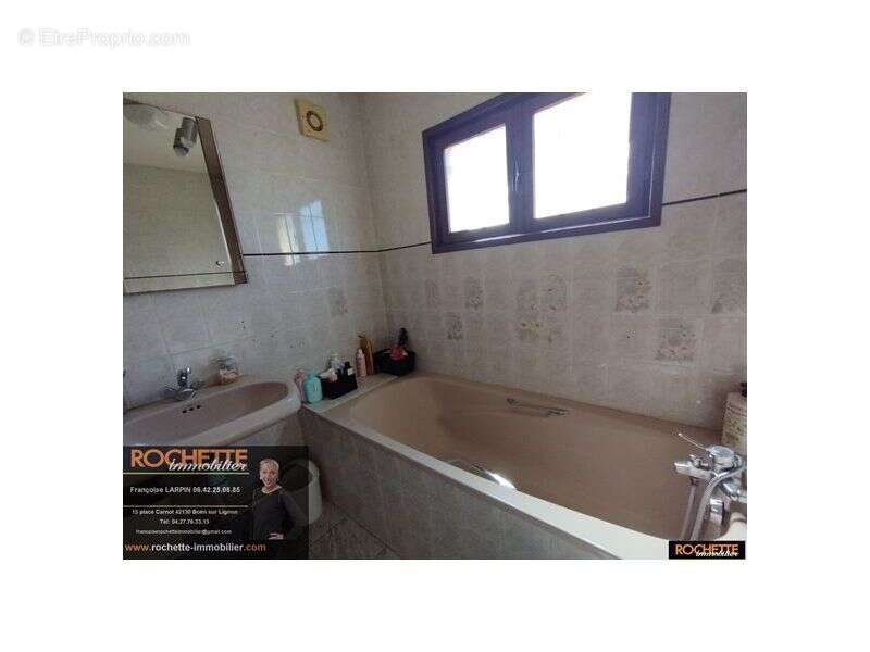 Maison à SAINT-ETIENNE-LE-MOLARD