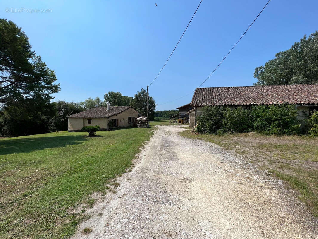 Superbe propriété avec de nombreuses dépendances en campagne - photo 17