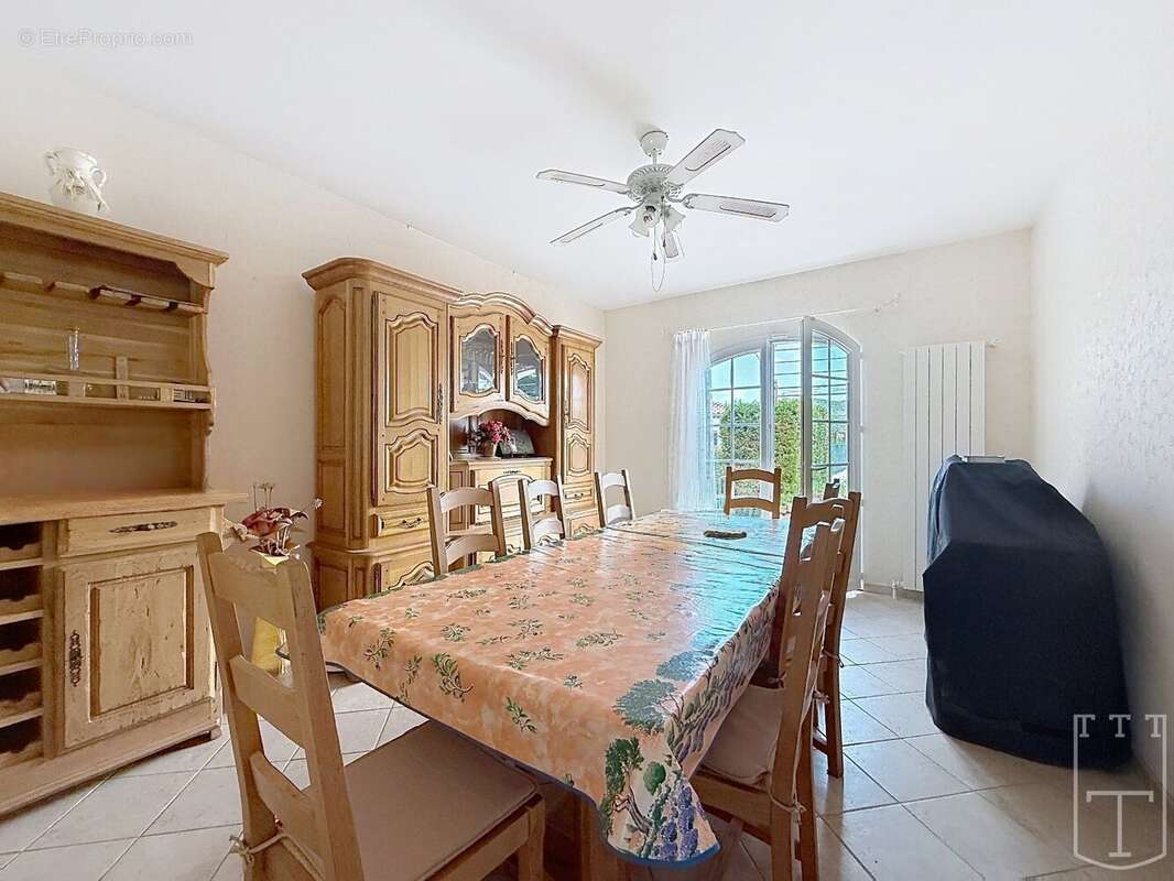 Maison à RUOMS