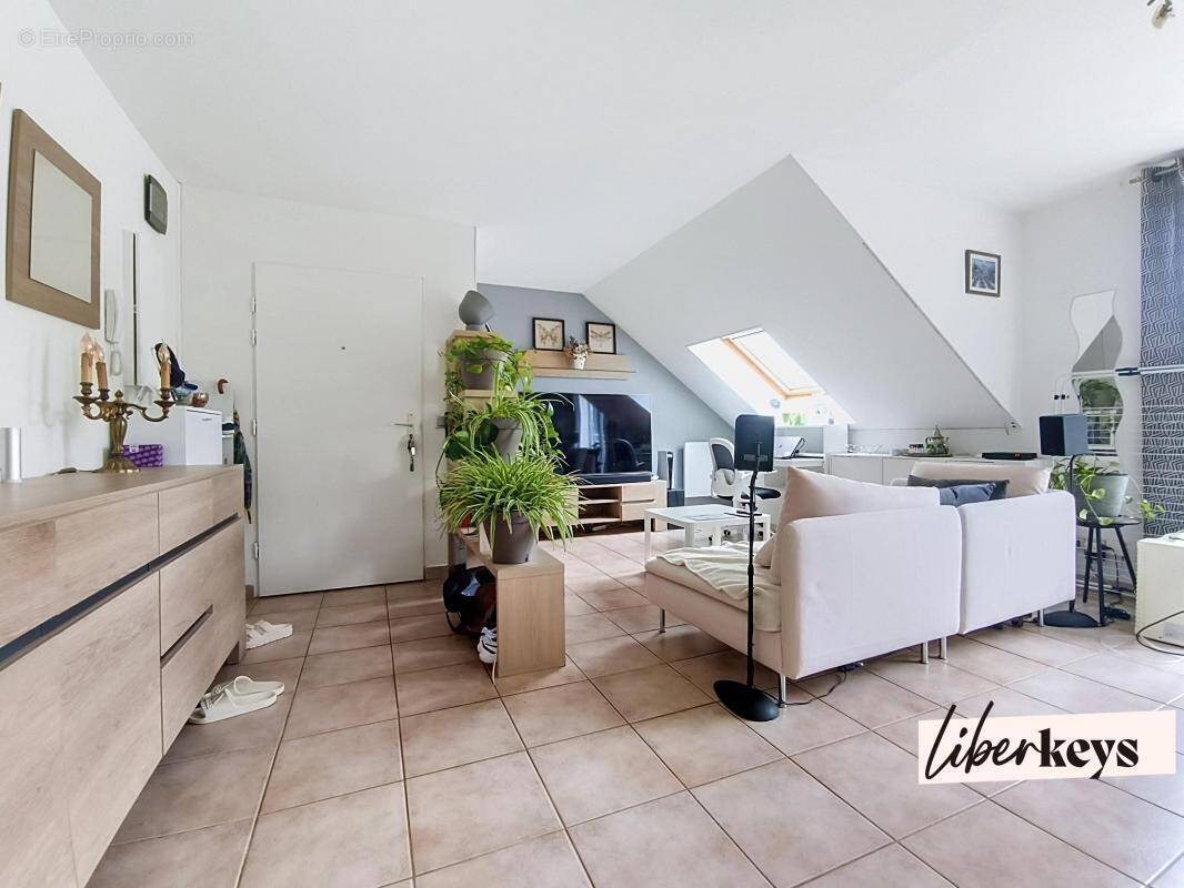 Appartement à LE COUDRAY-MONTCEAUX