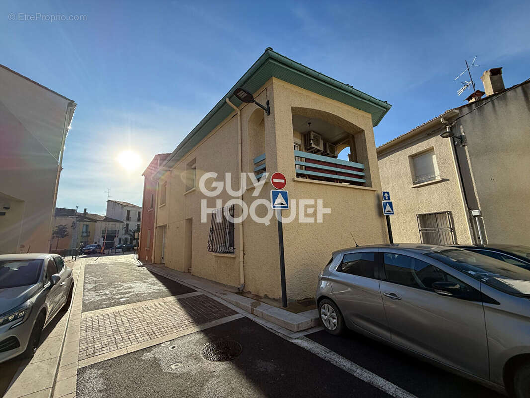 Maison de Village en 3 faces, F4  avec garage et terrasse. A vendre VILLELONGUE DE LA SALANQUE (66140) - photo 2